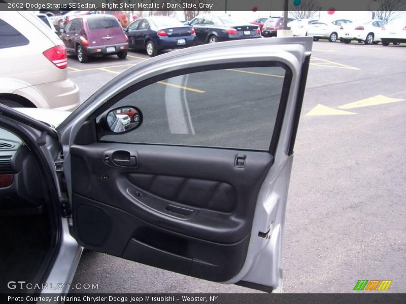 Bright Silver Metallic / Dark Slate Gray 2002 Dodge Stratus SE Sedan