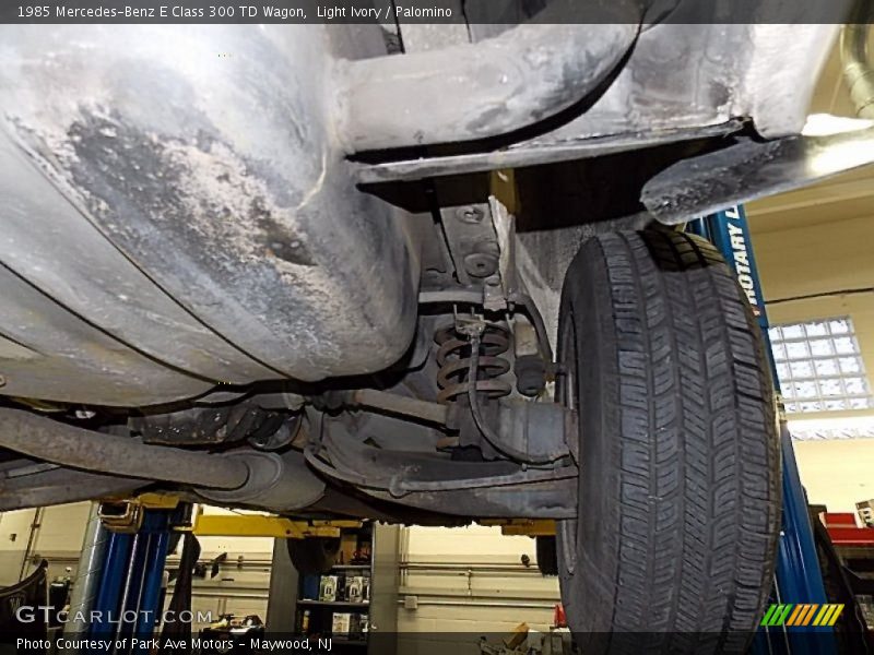 Undercarriage of 1985 E Class 300 TD Wagon