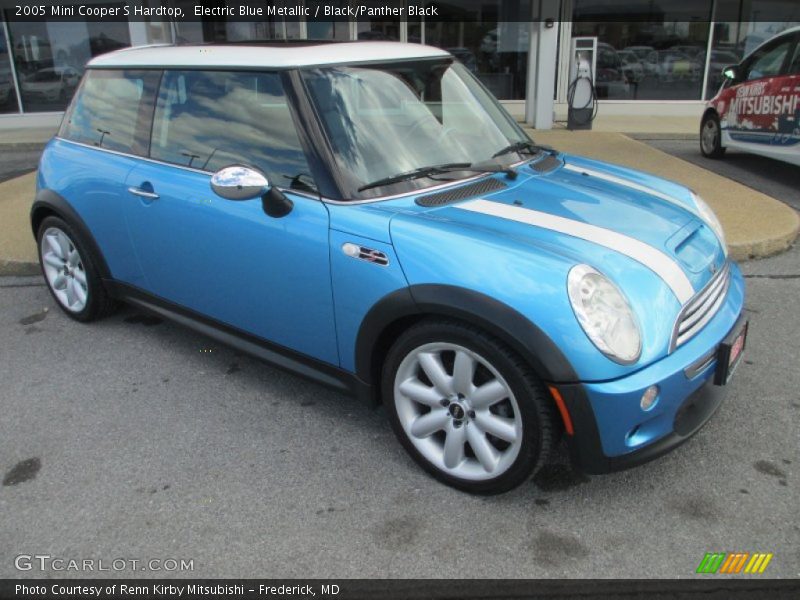 Front 3/4 View of 2005 Cooper S Hardtop