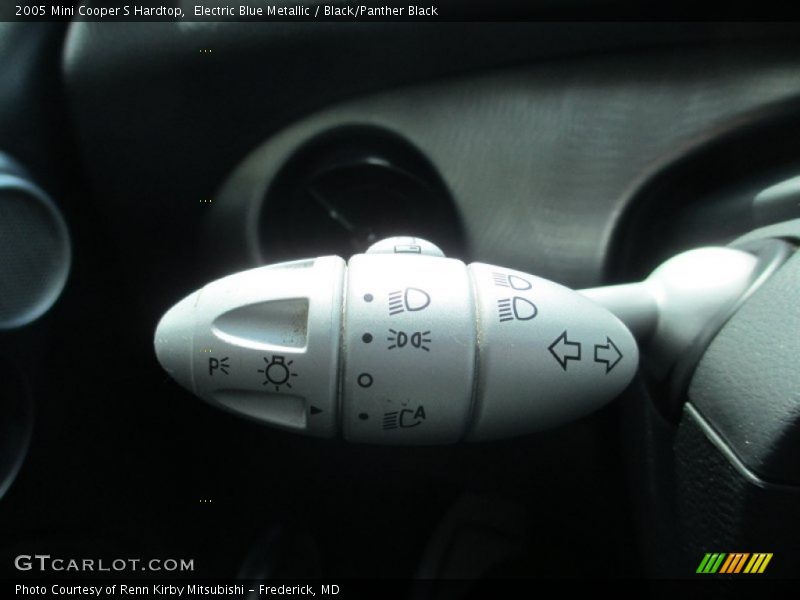 Controls of 2005 Cooper S Hardtop