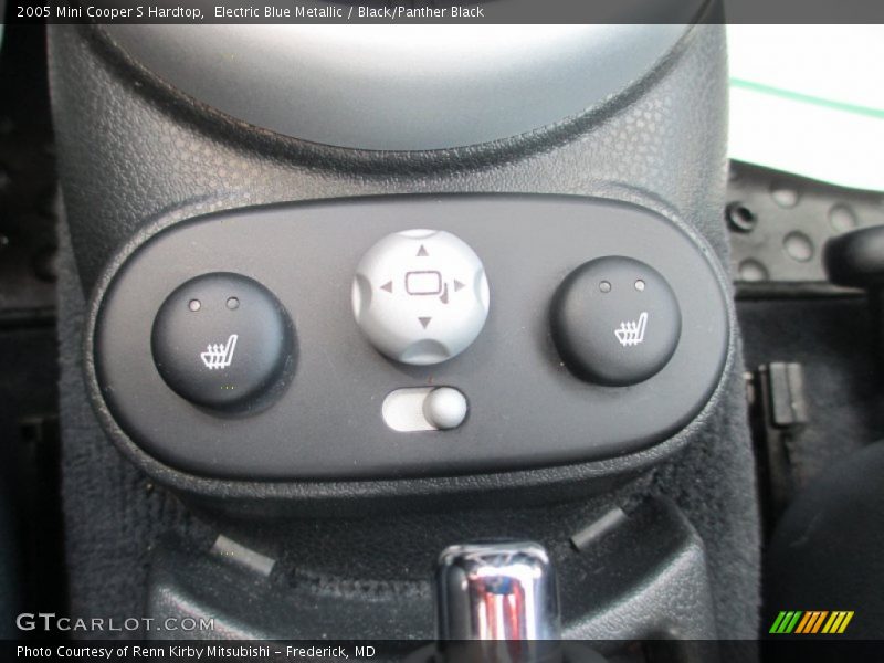 Controls of 2005 Cooper S Hardtop