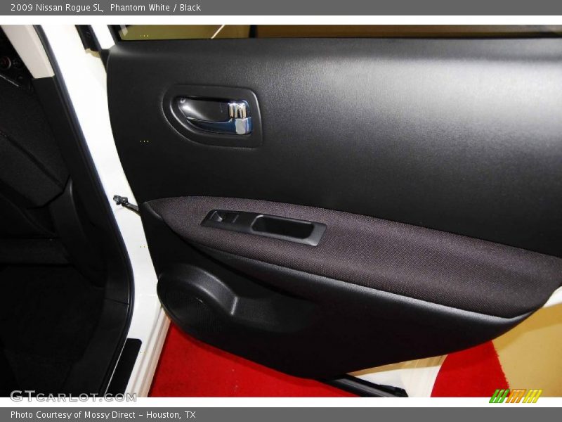 Phantom White / Black 2009 Nissan Rogue SL