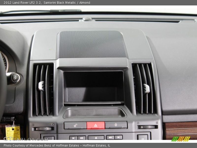Santorini Black Metallic / Almond 2012 Land Rover LR2 3.2