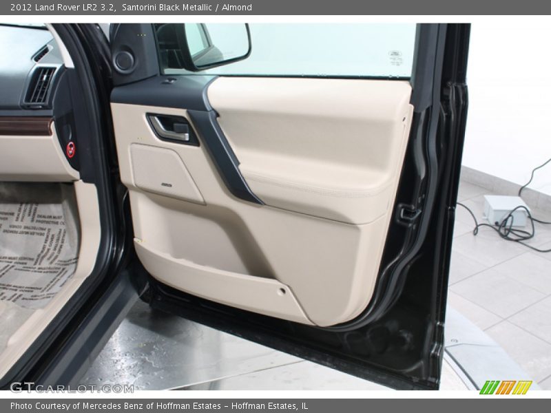 Santorini Black Metallic / Almond 2012 Land Rover LR2 3.2