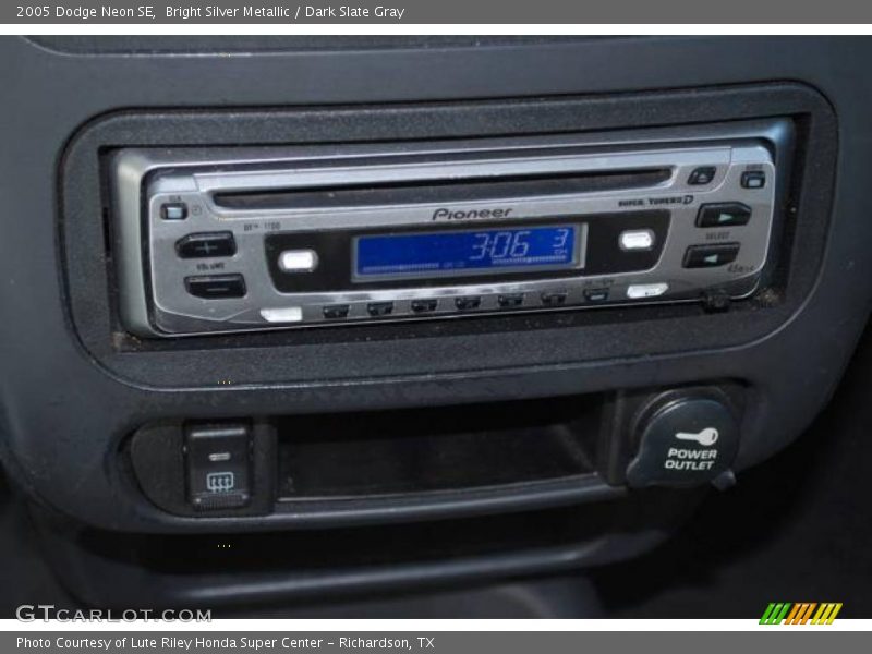 Bright Silver Metallic / Dark Slate Gray 2005 Dodge Neon SE