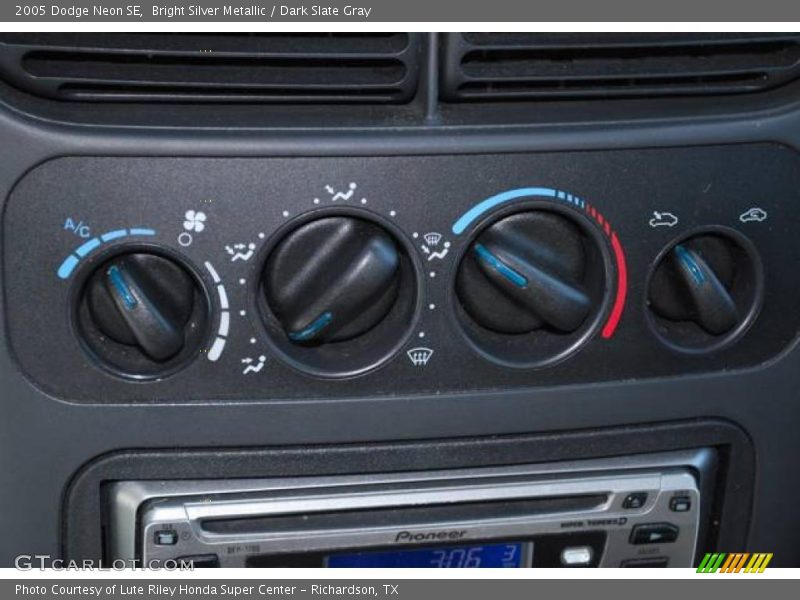 Bright Silver Metallic / Dark Slate Gray 2005 Dodge Neon SE