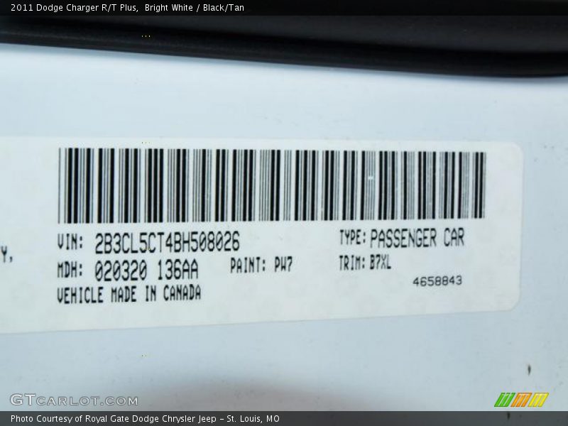 Bright White / Black/Tan 2011 Dodge Charger R/T Plus