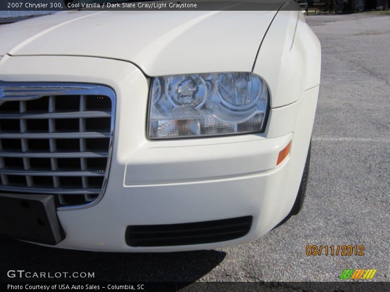Cool Vanilla / Dark Slate Gray/Light Graystone 2007 Chrysler 300