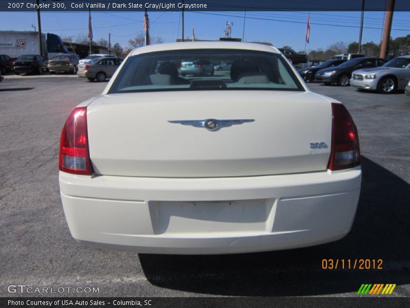 Cool Vanilla / Dark Slate Gray/Light Graystone 2007 Chrysler 300