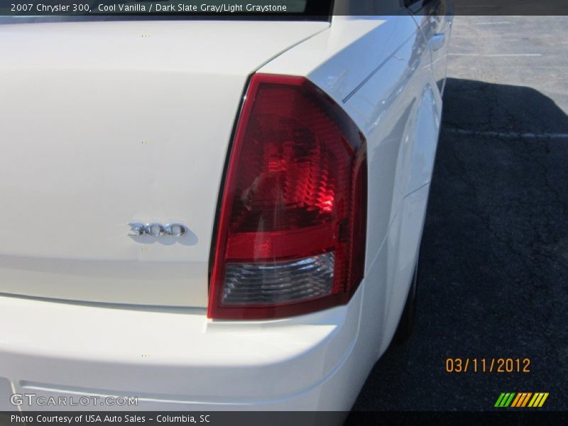 Cool Vanilla / Dark Slate Gray/Light Graystone 2007 Chrysler 300