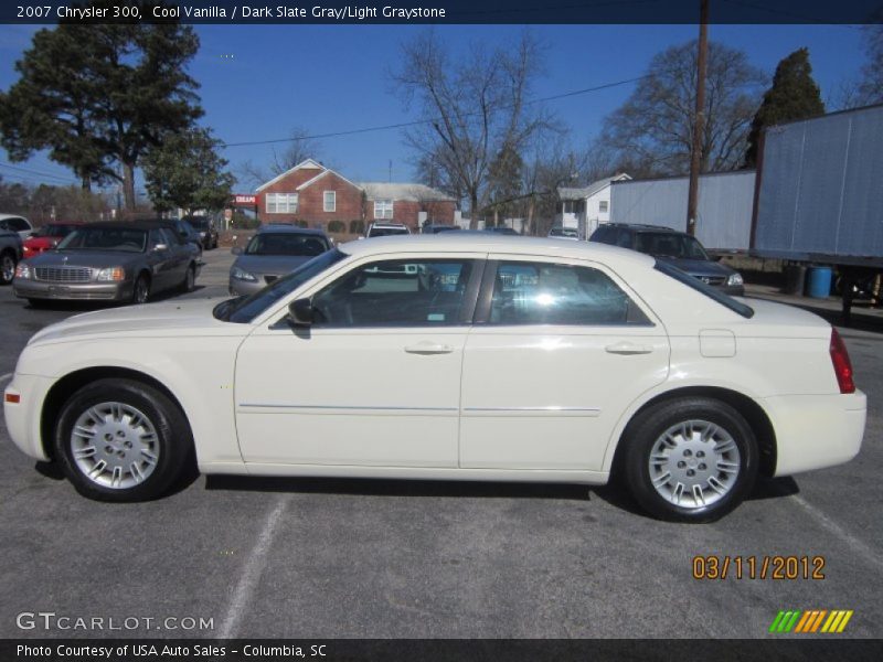 Cool Vanilla / Dark Slate Gray/Light Graystone 2007 Chrysler 300