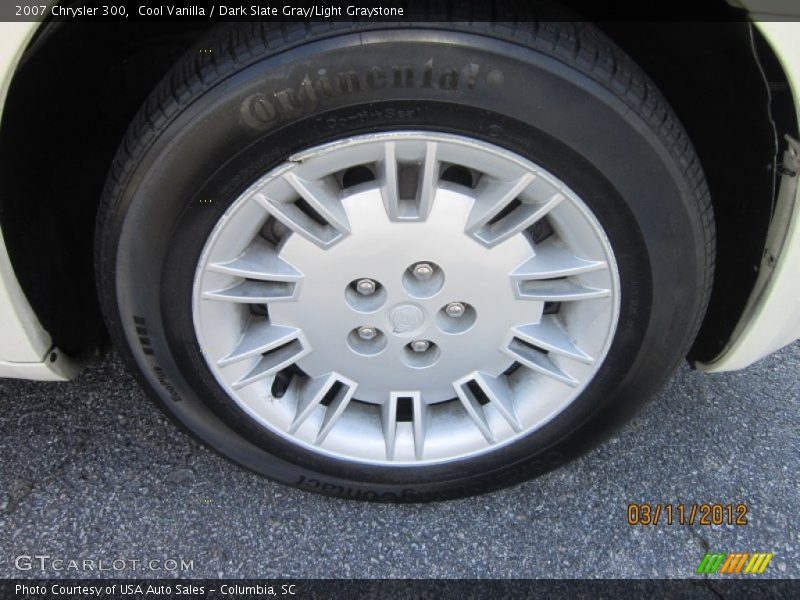 Cool Vanilla / Dark Slate Gray/Light Graystone 2007 Chrysler 300