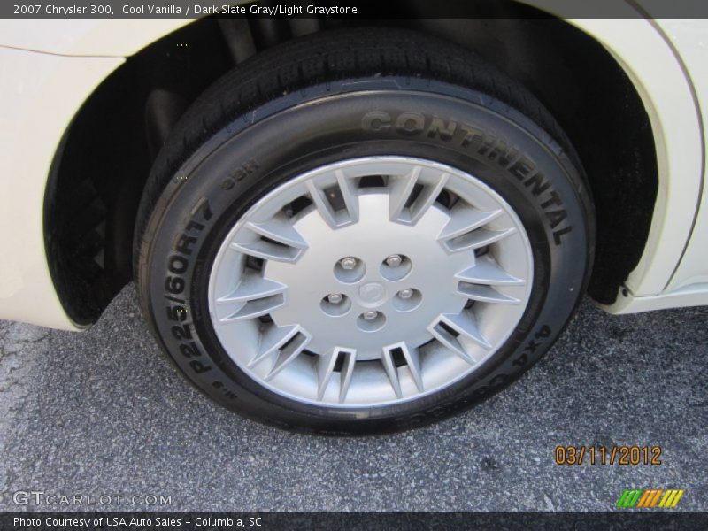 Cool Vanilla / Dark Slate Gray/Light Graystone 2007 Chrysler 300