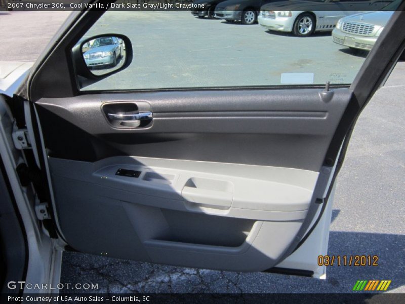 Cool Vanilla / Dark Slate Gray/Light Graystone 2007 Chrysler 300