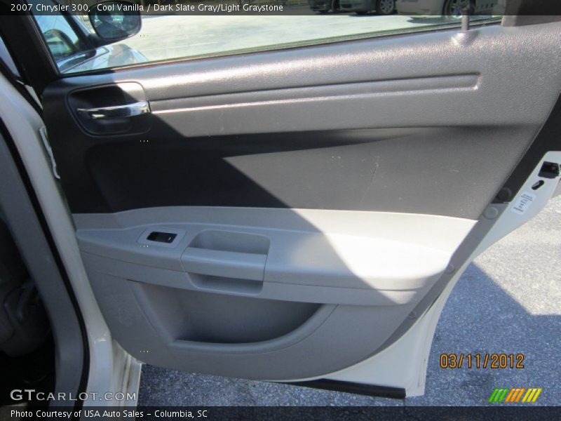 Cool Vanilla / Dark Slate Gray/Light Graystone 2007 Chrysler 300