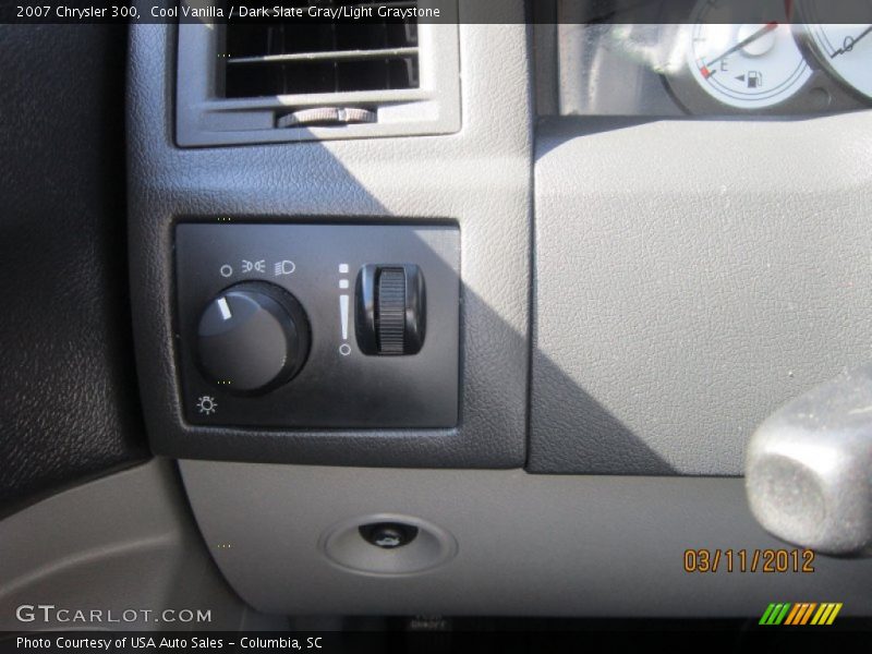Cool Vanilla / Dark Slate Gray/Light Graystone 2007 Chrysler 300