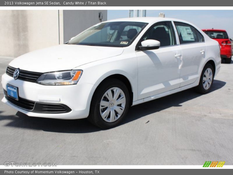 Candy White / Titan Black 2013 Volkswagen Jetta SE Sedan