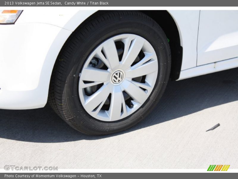 Candy White / Titan Black 2013 Volkswagen Jetta SE Sedan