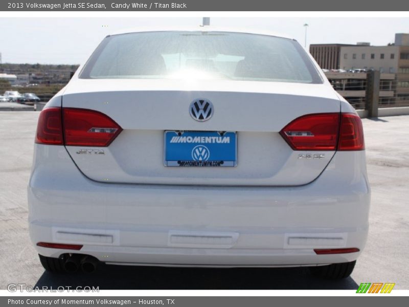 Candy White / Titan Black 2013 Volkswagen Jetta SE Sedan