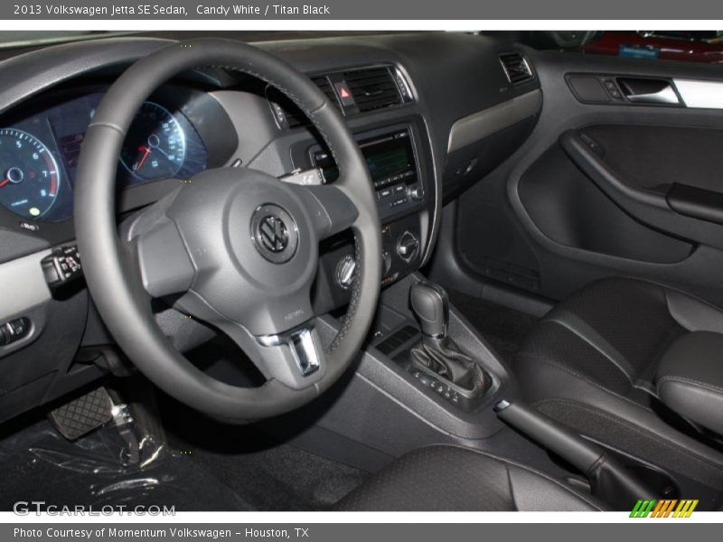 Candy White / Titan Black 2013 Volkswagen Jetta SE Sedan