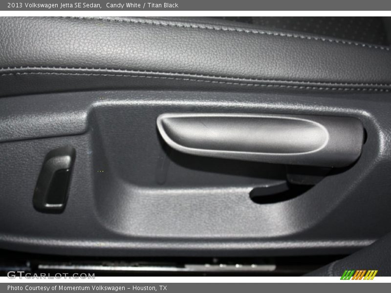 Candy White / Titan Black 2013 Volkswagen Jetta SE Sedan
