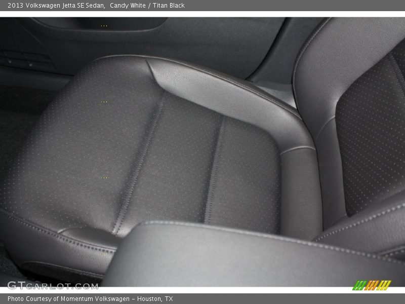 Candy White / Titan Black 2013 Volkswagen Jetta SE Sedan