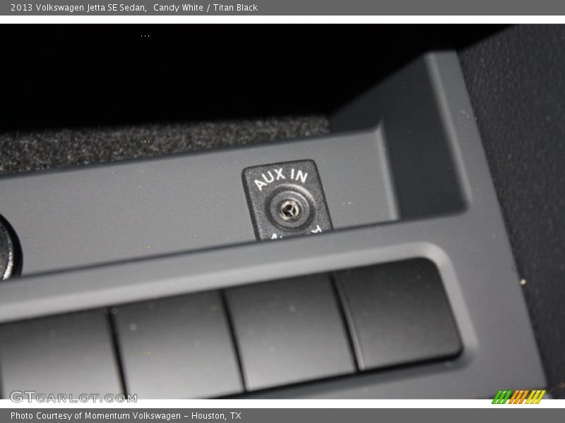 Candy White / Titan Black 2013 Volkswagen Jetta SE Sedan