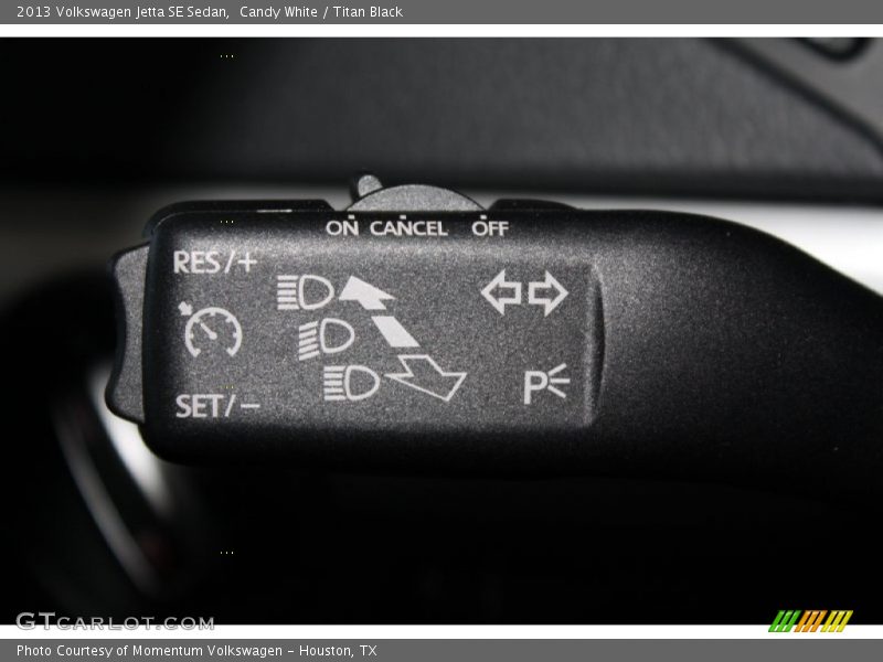 Candy White / Titan Black 2013 Volkswagen Jetta SE Sedan