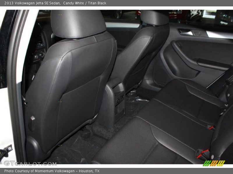 Candy White / Titan Black 2013 Volkswagen Jetta SE Sedan