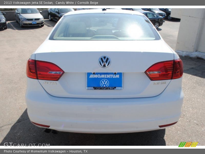 Candy White / Cornsilk Beige 2013 Volkswagen Jetta SE Sedan