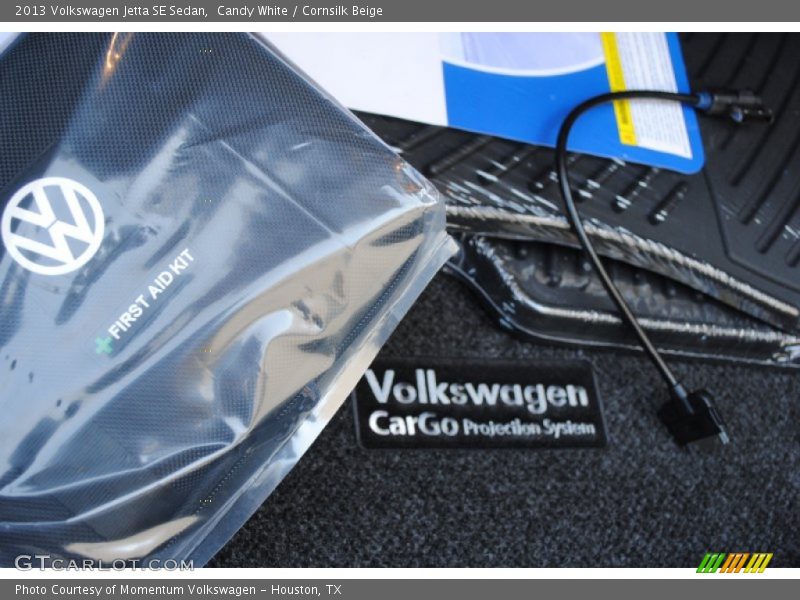 Candy White / Cornsilk Beige 2013 Volkswagen Jetta SE Sedan
