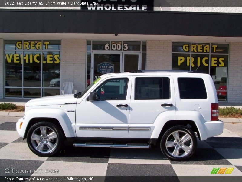 Bright White / Dark Slate Gray 2012 Jeep Liberty Jet