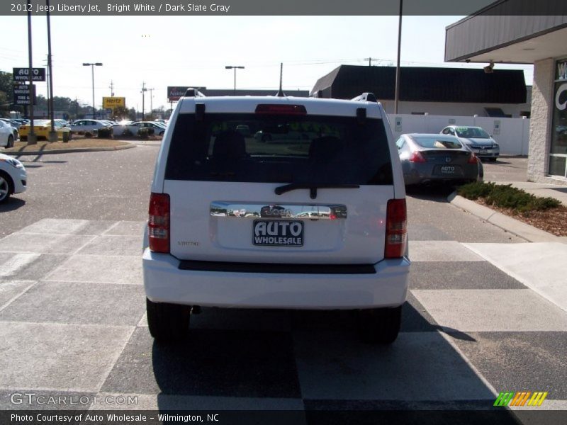 Bright White / Dark Slate Gray 2012 Jeep Liberty Jet