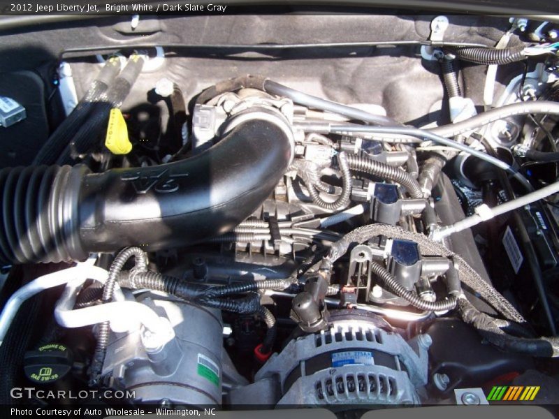 Bright White / Dark Slate Gray 2012 Jeep Liberty Jet