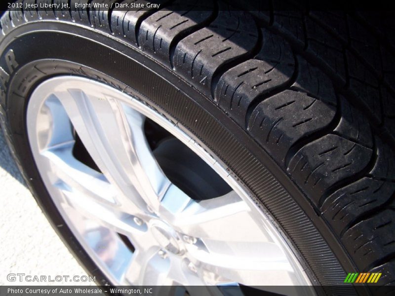Bright White / Dark Slate Gray 2012 Jeep Liberty Jet