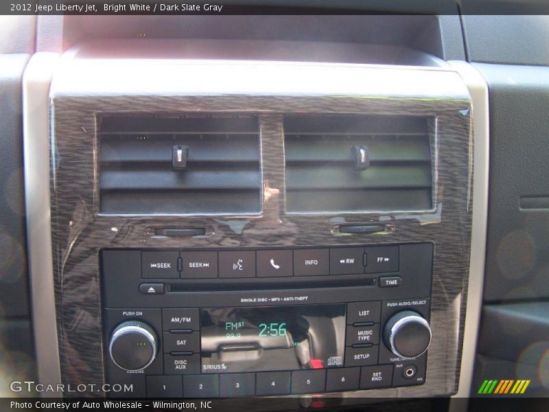 Bright White / Dark Slate Gray 2012 Jeep Liberty Jet