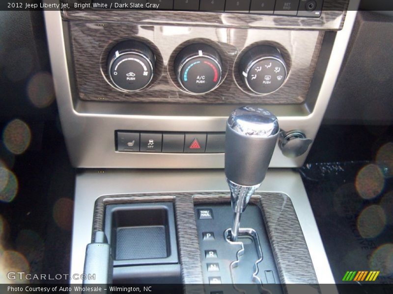 Bright White / Dark Slate Gray 2012 Jeep Liberty Jet