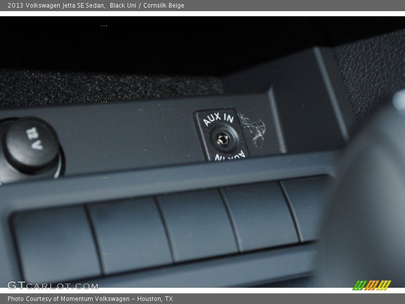 Black Uni / Cornsilk Beige 2013 Volkswagen Jetta SE Sedan