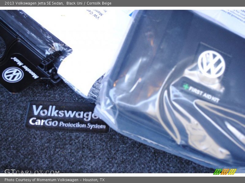 Black Uni / Cornsilk Beige 2013 Volkswagen Jetta SE Sedan