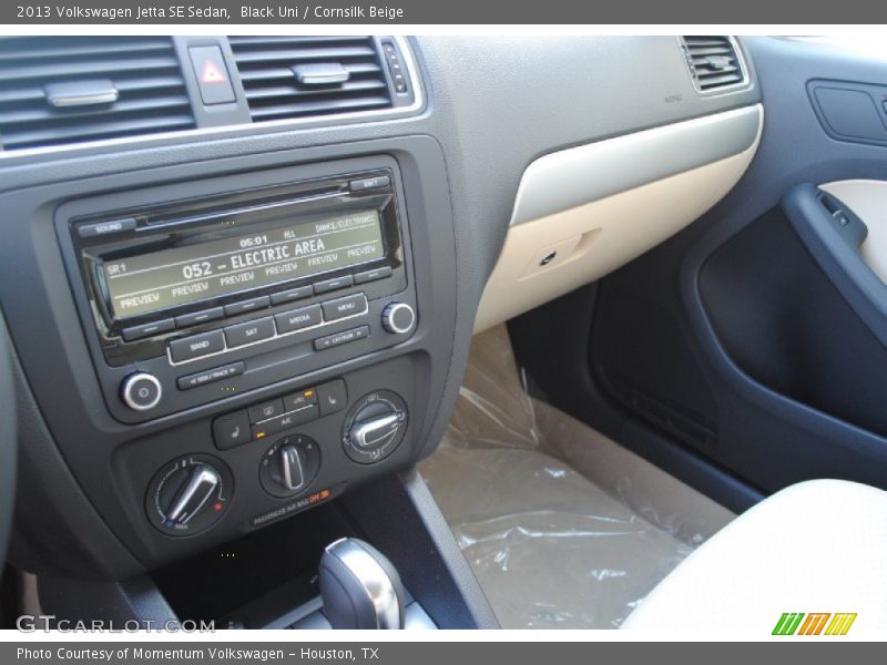Black Uni / Cornsilk Beige 2013 Volkswagen Jetta SE Sedan