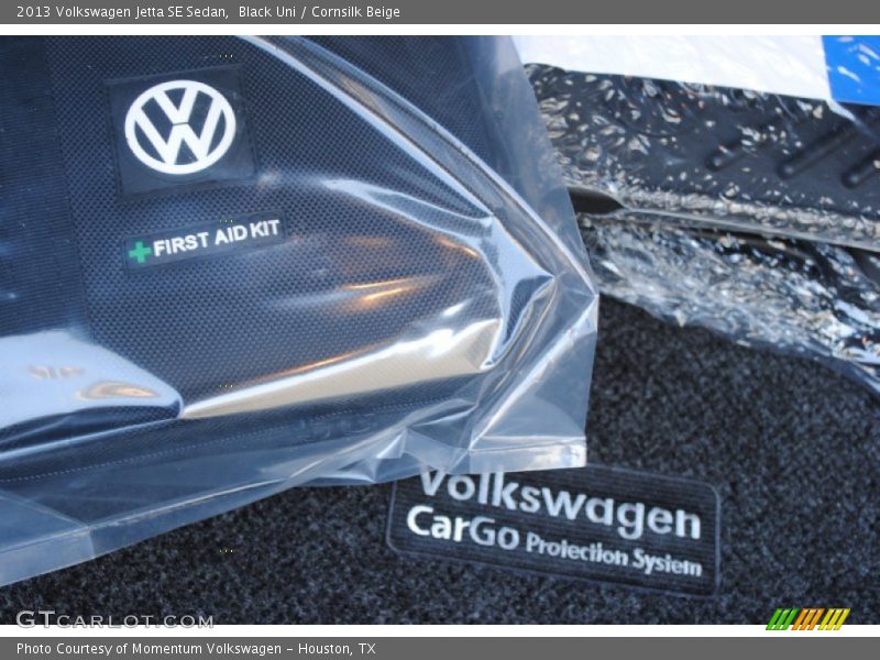 Black Uni / Cornsilk Beige 2013 Volkswagen Jetta SE Sedan