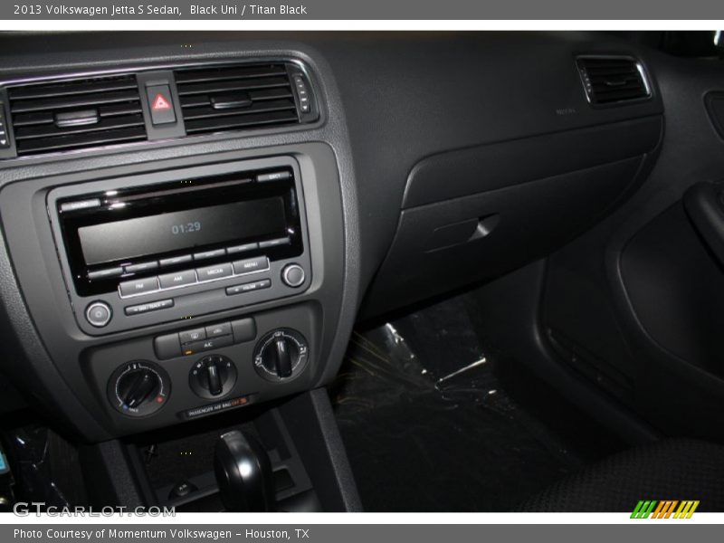 Black Uni / Titan Black 2013 Volkswagen Jetta S Sedan