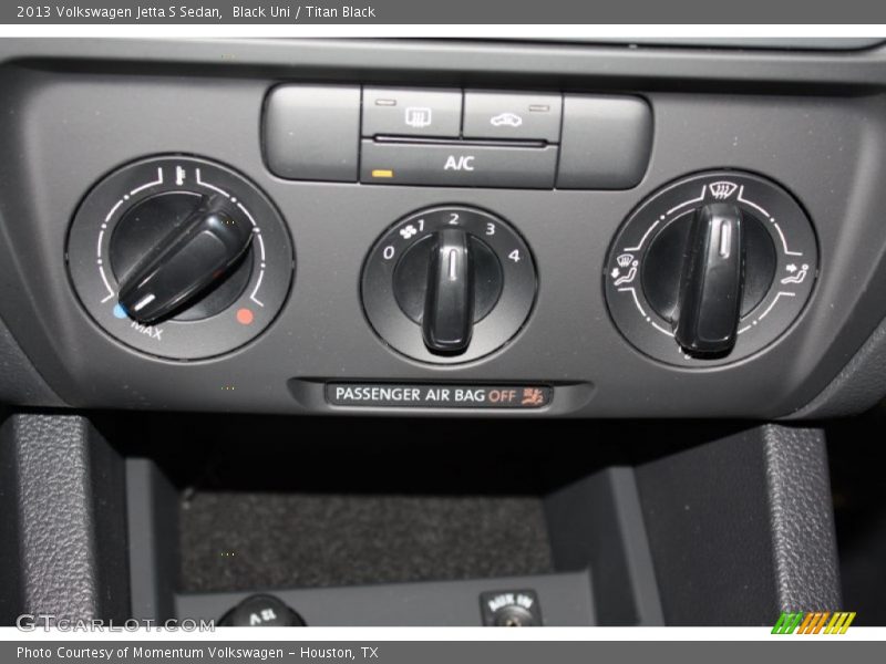Black Uni / Titan Black 2013 Volkswagen Jetta S Sedan