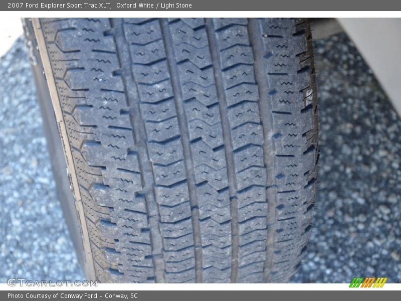Oxford White / Light Stone 2007 Ford Explorer Sport Trac XLT