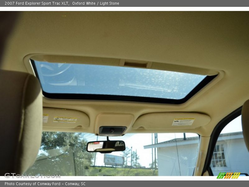 Oxford White / Light Stone 2007 Ford Explorer Sport Trac XLT