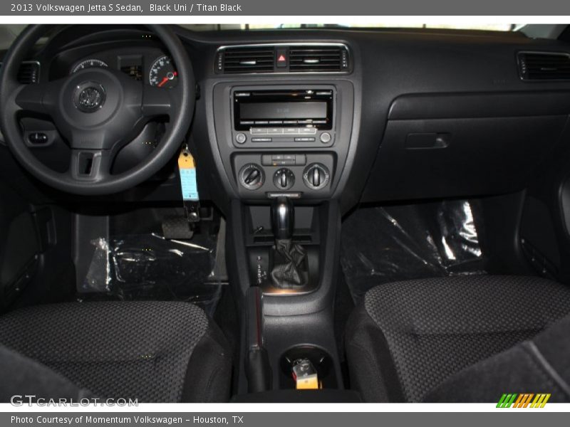 Black Uni / Titan Black 2013 Volkswagen Jetta S Sedan