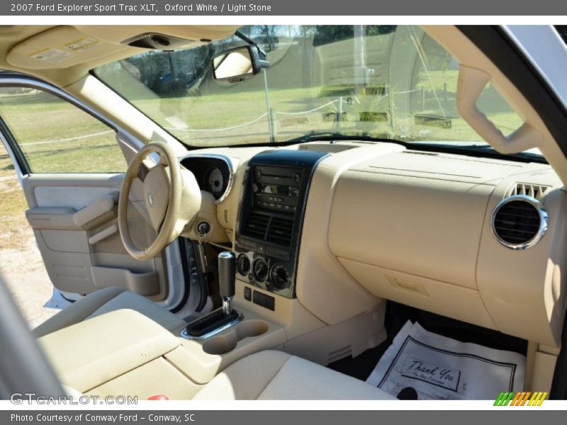 Oxford White / Light Stone 2007 Ford Explorer Sport Trac XLT