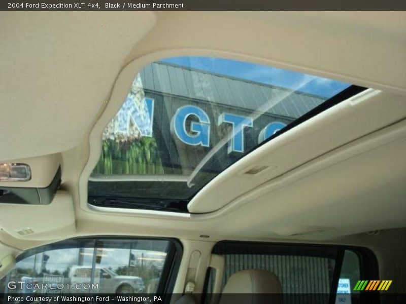 Black / Medium Parchment 2004 Ford Expedition XLT 4x4