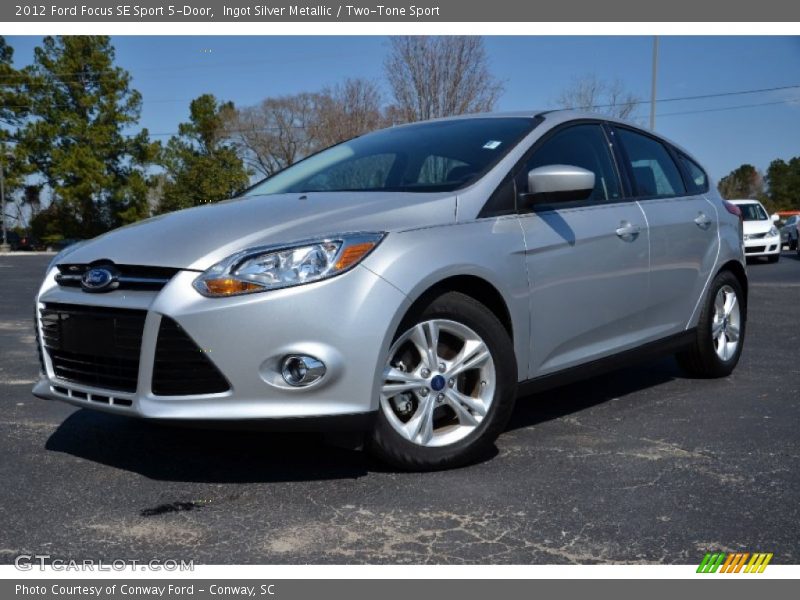 Front 3/4 View of 2012 Focus SE Sport 5-Door