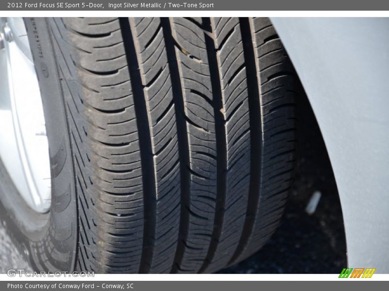 Ingot Silver Metallic / Two-Tone Sport 2012 Ford Focus SE Sport 5-Door